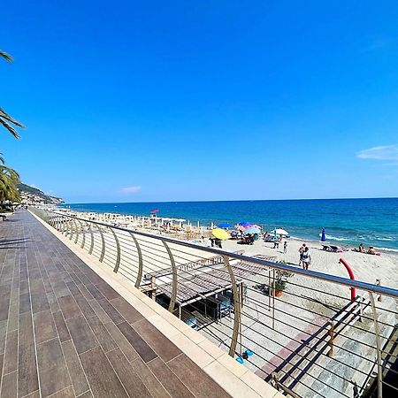 Gioiello Marino - Mare, 2 Minuti A Piedi Appartement Pietra Ligure Buitenkant foto